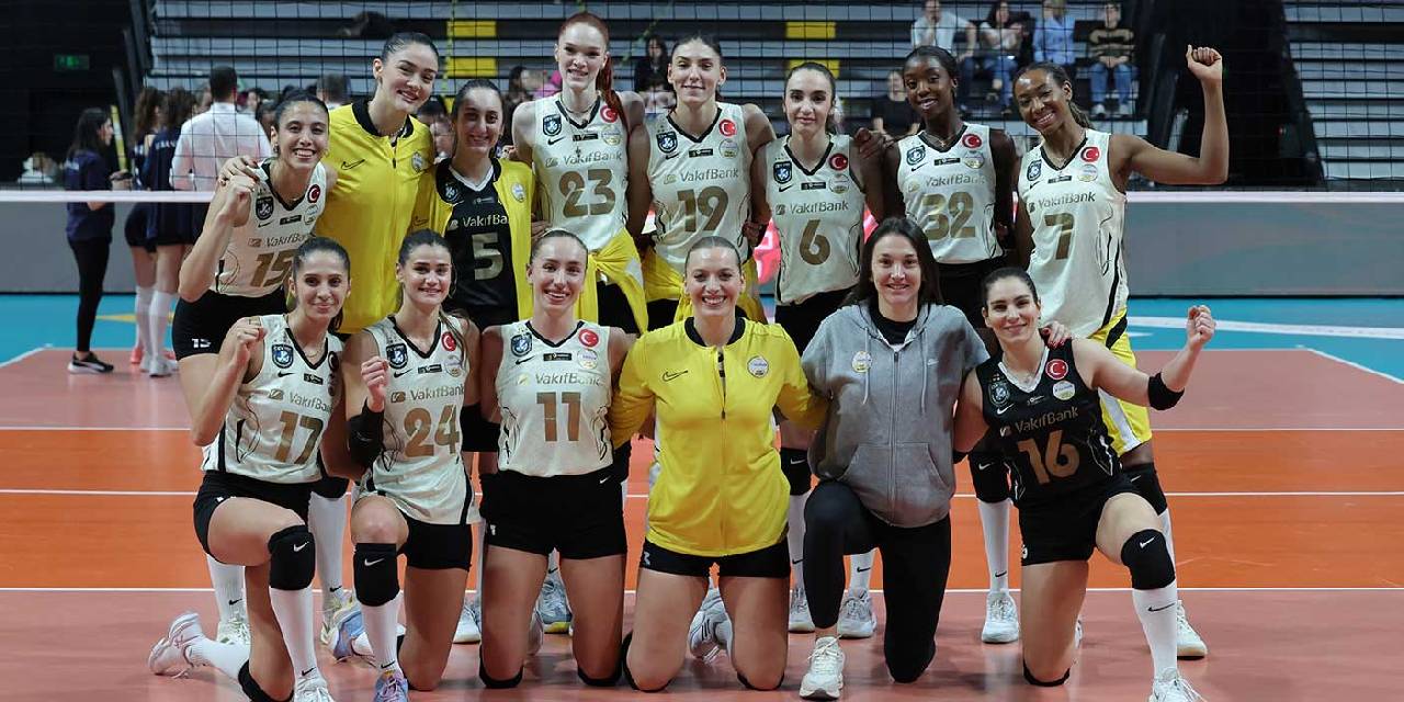 Vakıfbank geriye düşünce gaza bastı: Maç bitti liderlik pozu verdi