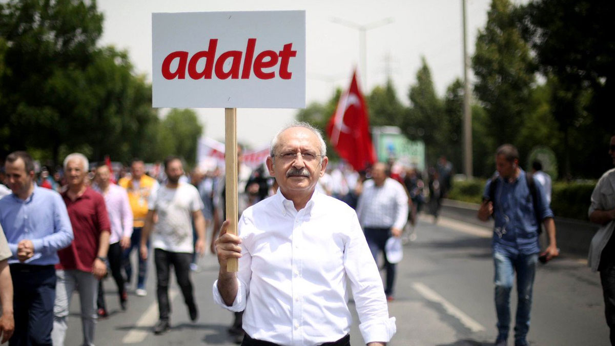 Kılıçdaroğlu, Adalet Yürüyüşü'nde yola gübre döken kişinin özrünü kabul etti