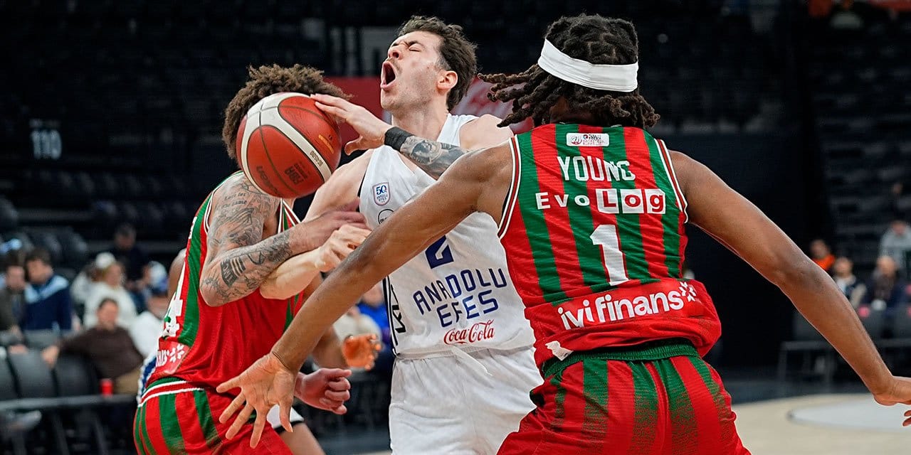 Anadolu Efes sahasında Karşıyaka'yı devirdi