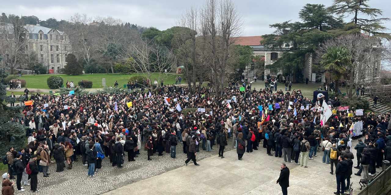 Boğaziçi Üniversitesi'nde polis ablukası! Öğrencilere biber gazı ve plastik mermilerle müdahale