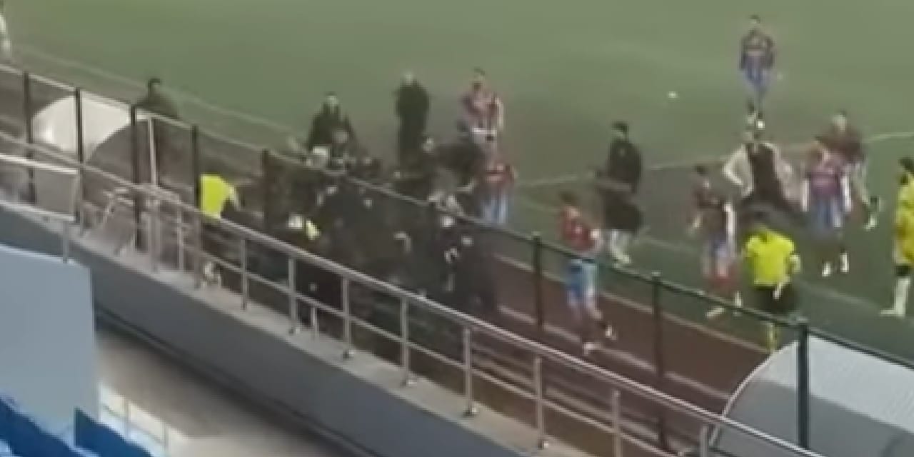 Derbinin hakemi geceyi hastanede geçirdi: Olaylı maç Sakarya'yı ayağa kaldırdı