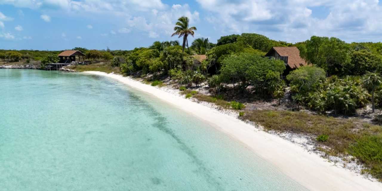 Ünlü şarkıcı yeşillikler içindeki adasını satışa çıkardı