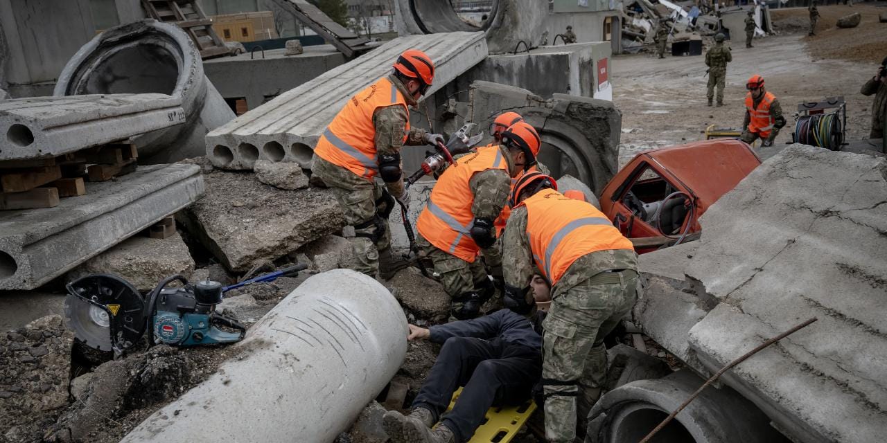 6 şubatta kışladan çıkartılmamışlardı: Depremin yıldönümünde tatbikat yaptılar