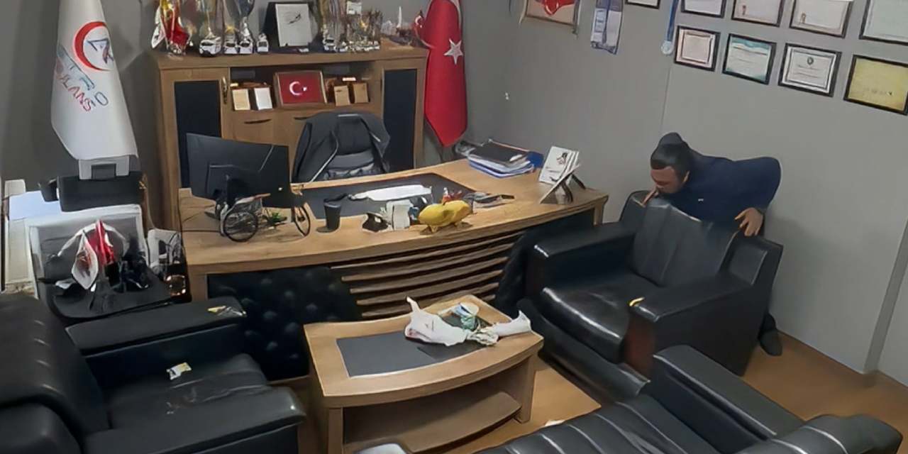 Boğazına lokma kaçtı: Kendi kendine yaptığı Heimlich manevrasıyla kurtuldu!