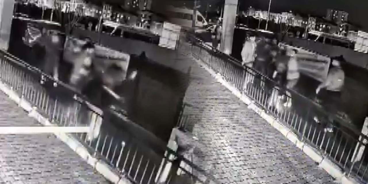 Bu nasıl cesaret! Lojman önünde hem polisi hem eşini grup halinde dövdüler