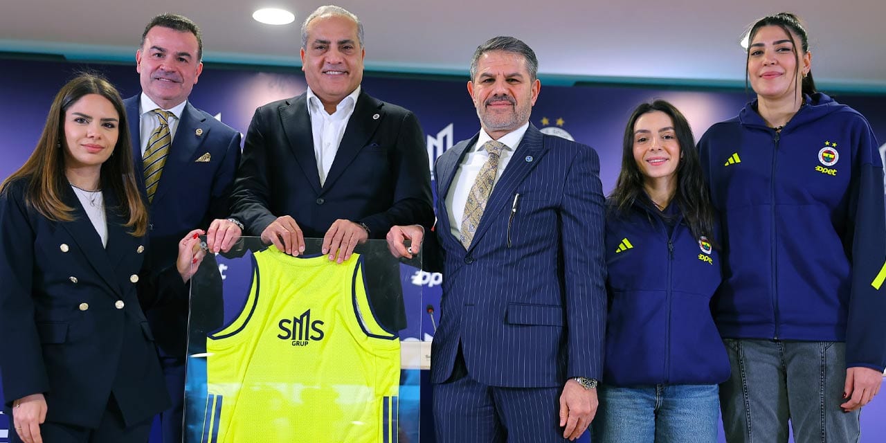 Fenerbahçe'de imzalar atıldı: Sırta yeni sponsor geldi