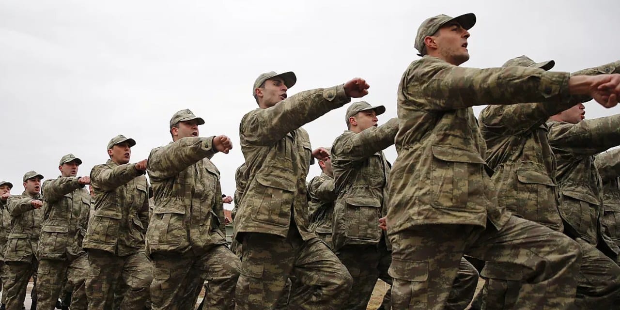Askerlik sistemi değişiyor mu? AKP'li vekil açıkladı