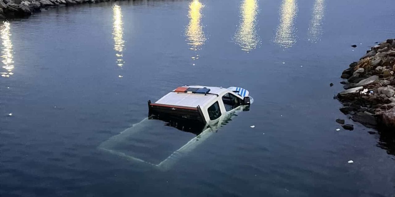 Bakırköy sahilinde korkunç kaza! Zabıta aracı denize düştü