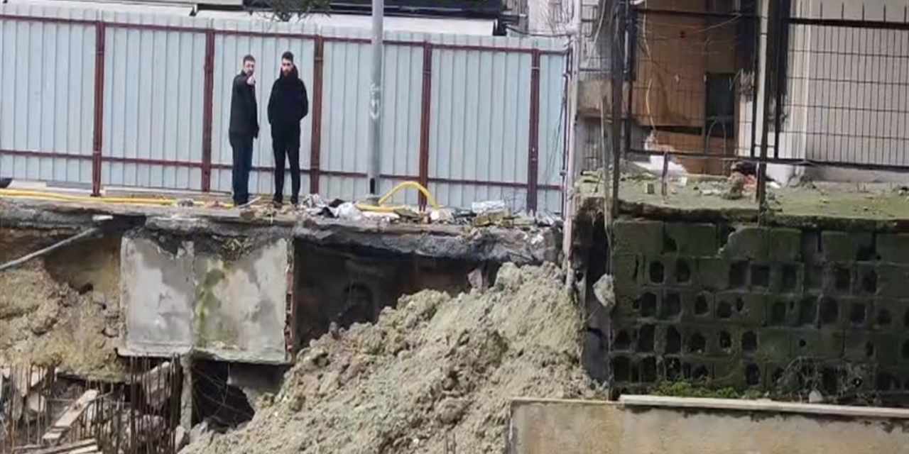 Küçükçekmece'de temeli kayan 5 katlı bina apar topar tahliye edildi