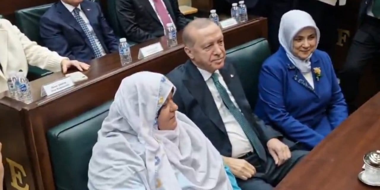 Zeynep Güneş Akgün AKP grup toplantısında! Erdoğan davet etmişti