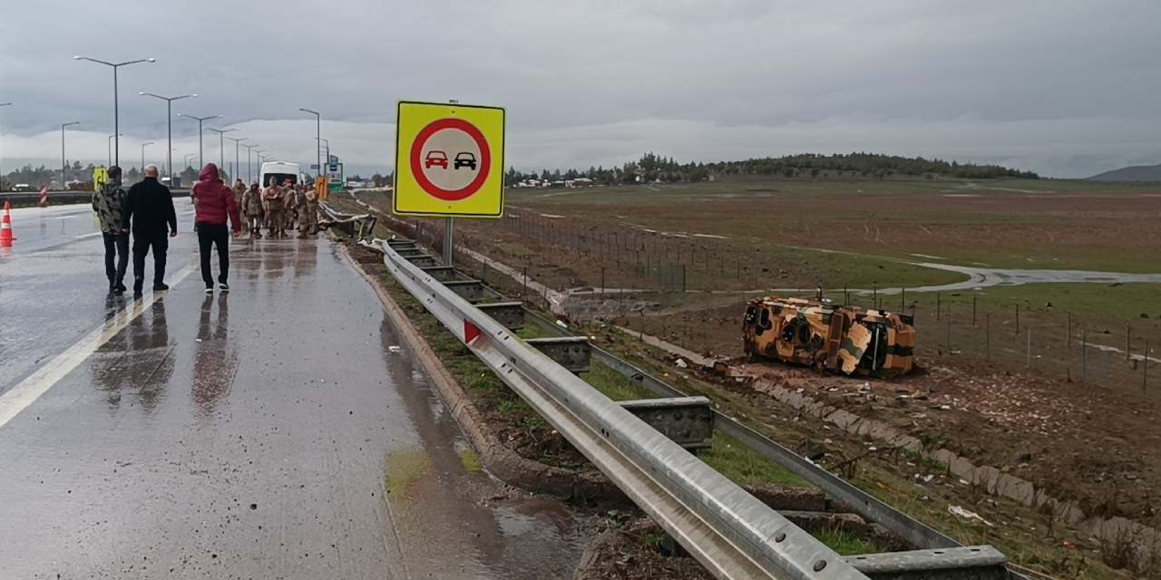 Gaziantep'te askeri araç devrildi: 10 yaralı!