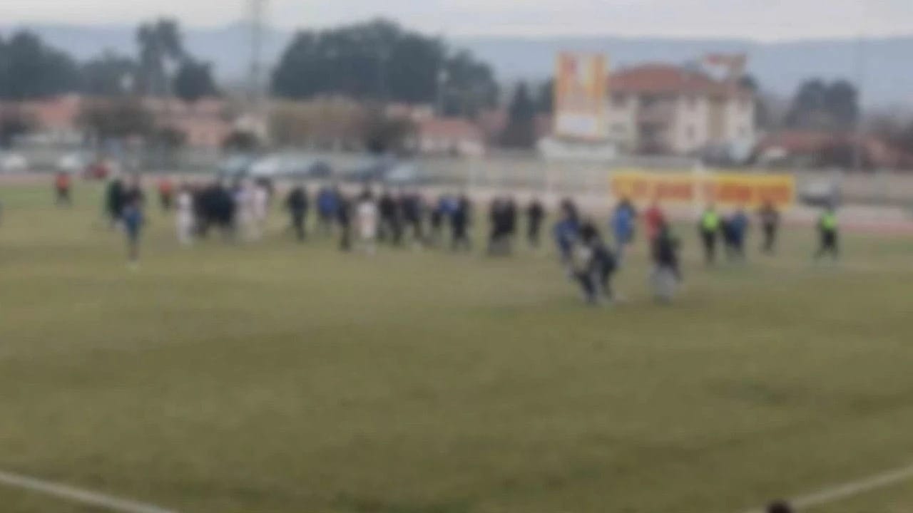 Ayıp olmadı mı kızlar? Gaziantep Şanlıurfa maçında çirkin olay