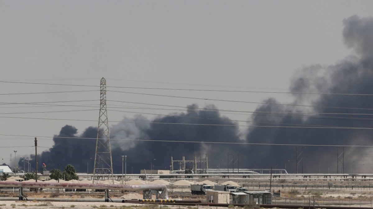 Arap ülkeleri, Suudi Arabistan'daki petrol tesislerine saldırıyı kınadı