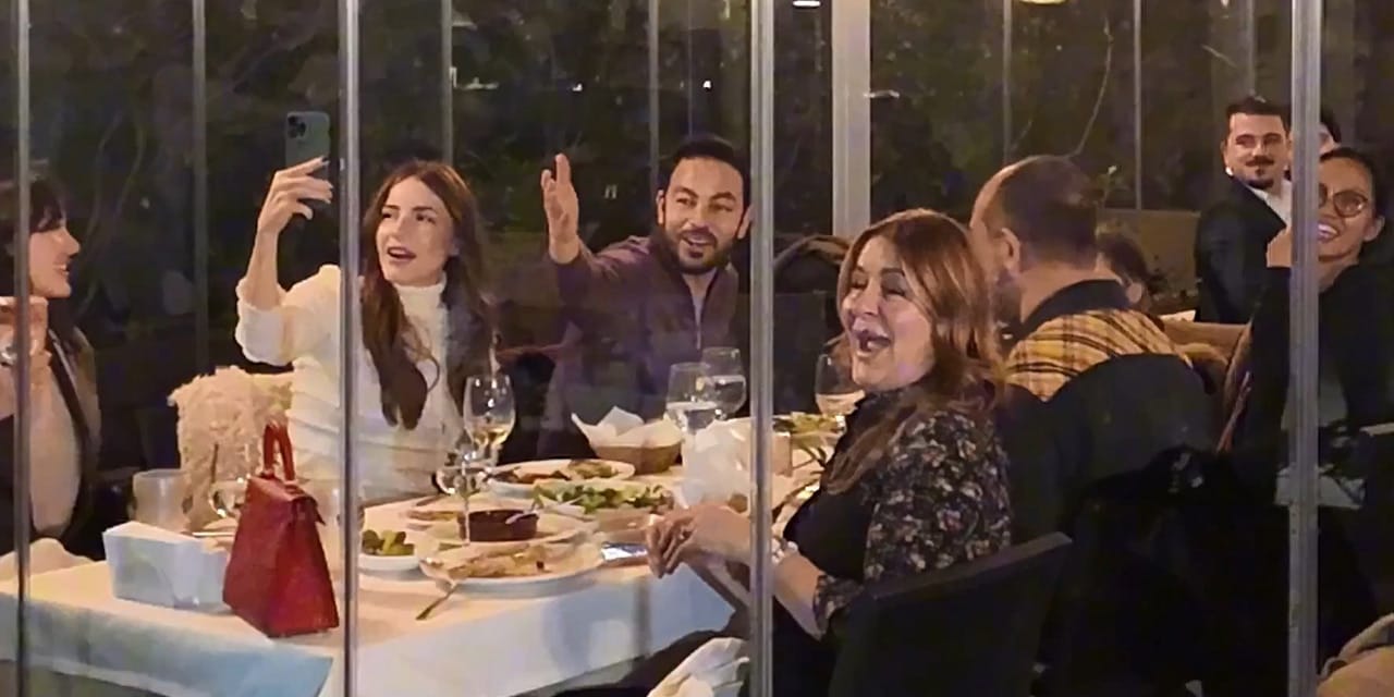 Selçuk İnan yemek yerken neye uğradığını şaşırdı: Evlilik teklifi sandı gerçek başka çıktı