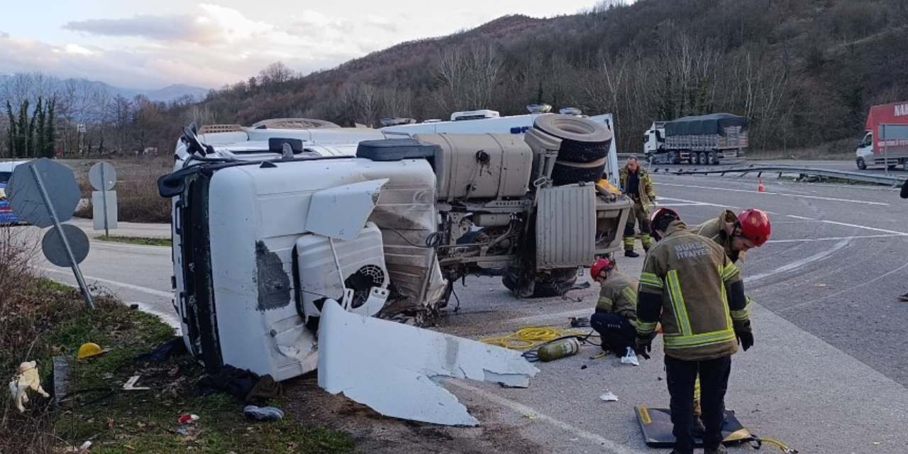 İnegöl'de refüje devrilen tankerin sürücüsü öldü