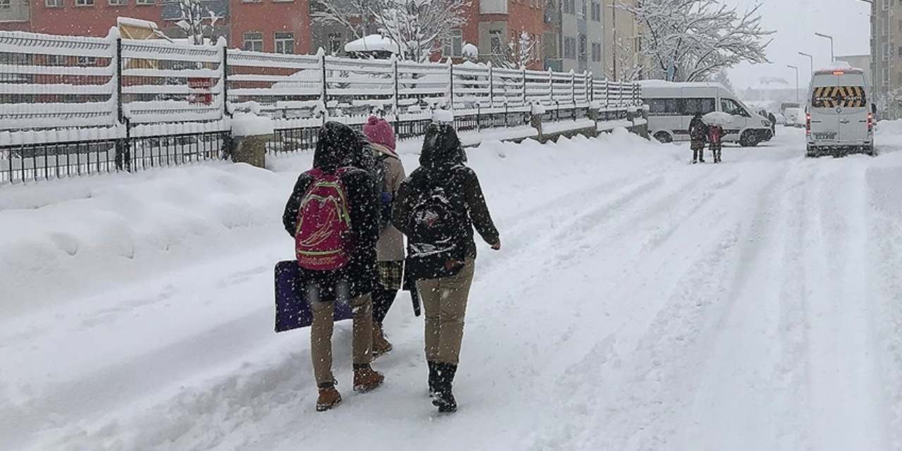 Bir ilçede eğitime kar engeli