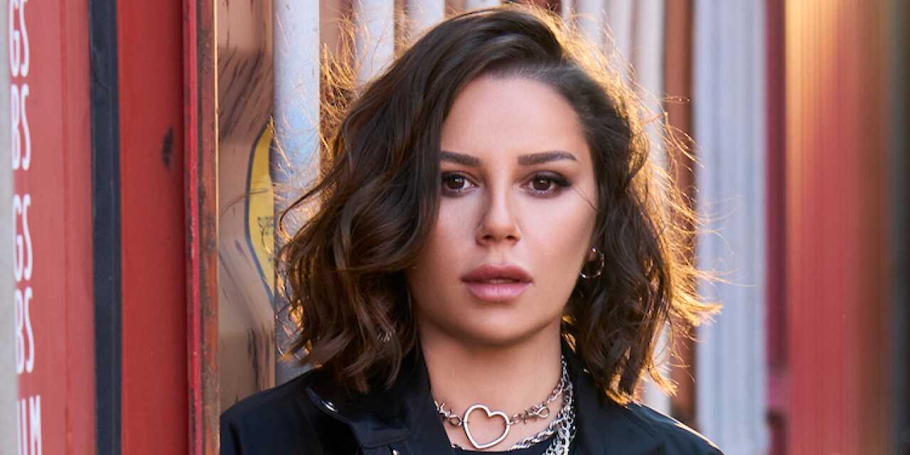 Ünlü şarkıcı Merve Özbey’in acı günü!