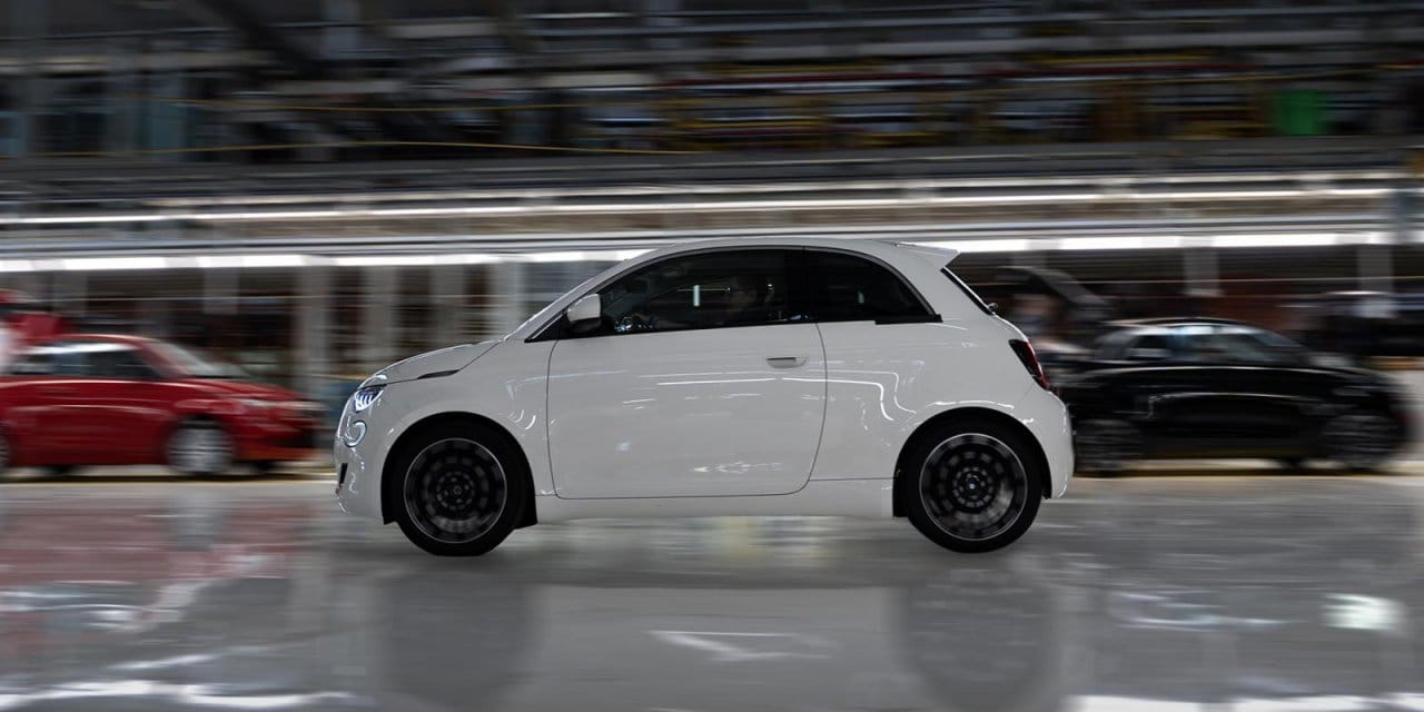 İtalyan cüce Berlin sokaklarını ele geçirdi! Alman otomotivi bu "minik"in önünde diz çöktü