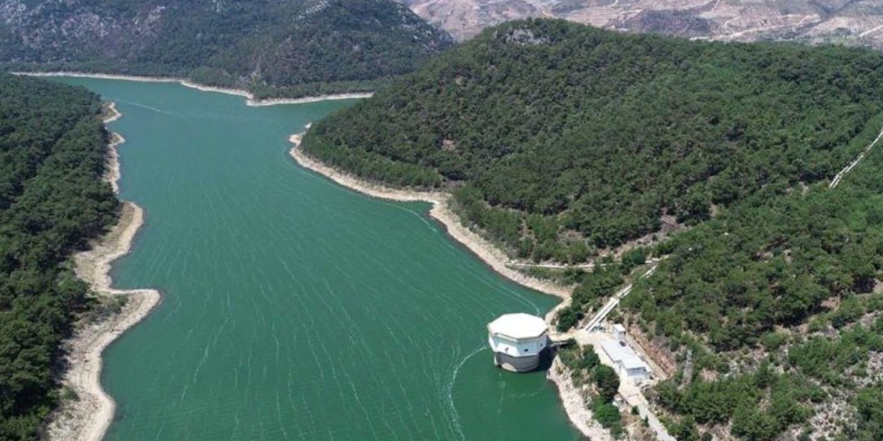 İzmir’de sağanak hayatı zorladı! Gözler barajlara çevrildi