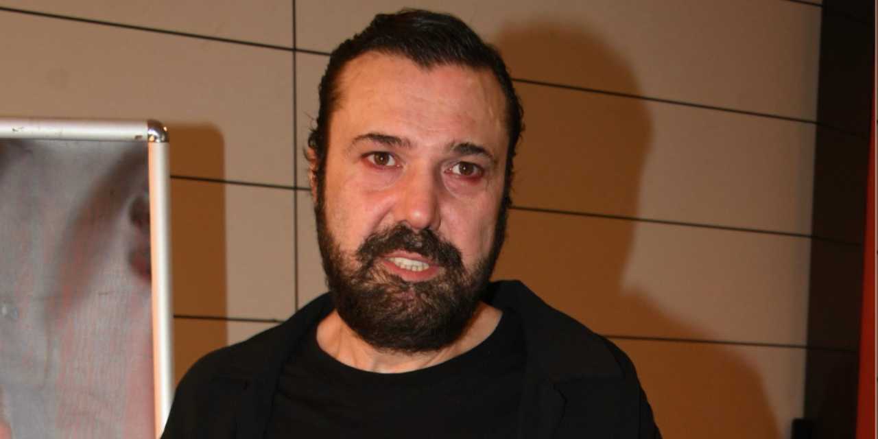 Halil Sezai'nin zor günü! Cenazeden sonra sahneye çıktı