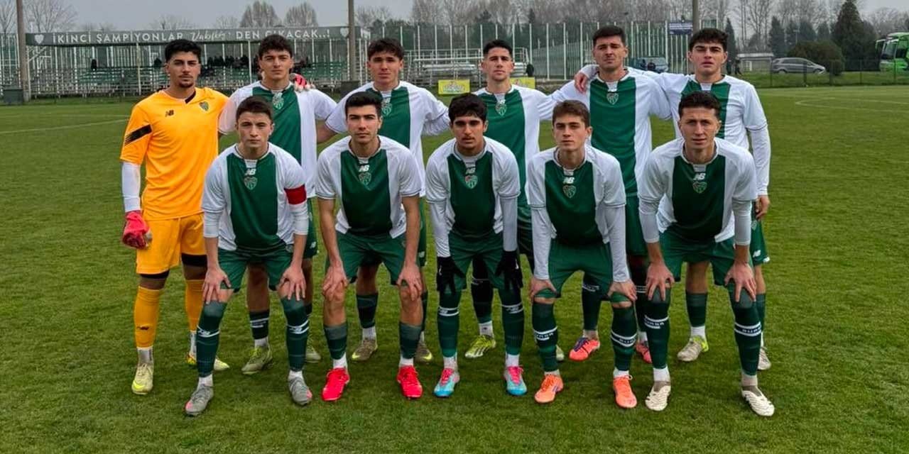 Genç timsahlar abileri gibi yaptı