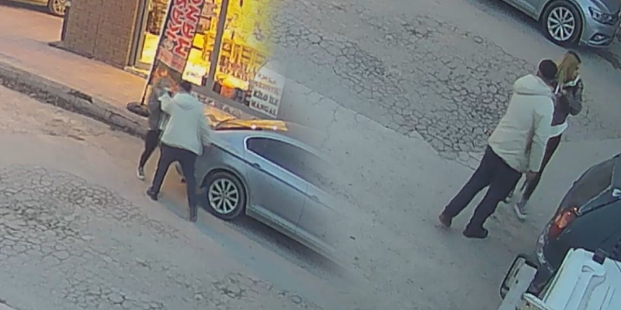 Şehir magandası dehşeti! Sokak ortasında genç kadına silah çekip tehdit etti: O anlar kamerada