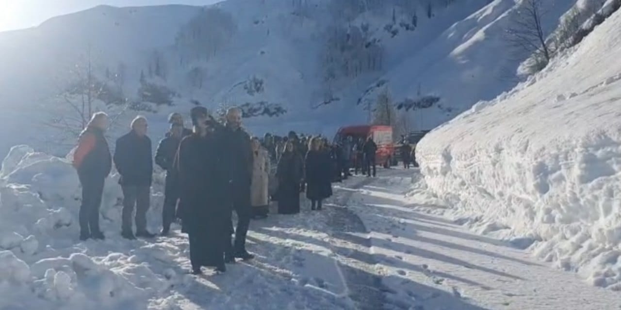 Halk TV ekibi  iki bin rakımlı Maçahel Zirvesinde mahsur kaldı