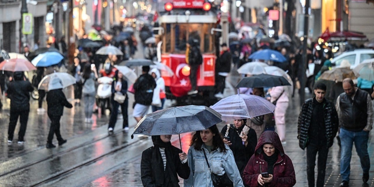 İstanbul'da bu hafta hava nasıl olacak? AKOM haftalık raporu yayımladı: Fırtına ve yağış uyarısı
