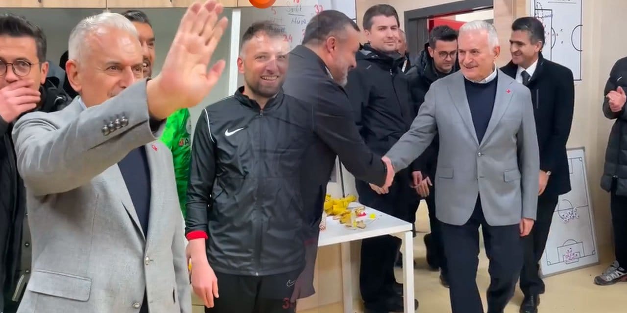 Binali Yıldırım Şanlıurfa maçı sonrası soyunma odasına girdi