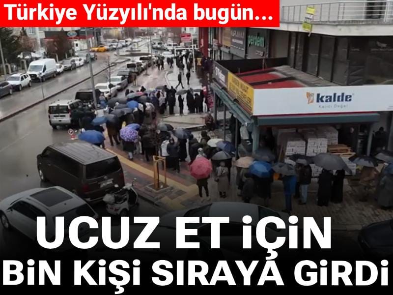 Ucuz et için güneş doğmadan yağmur altında bin kişi sıraya gidi
