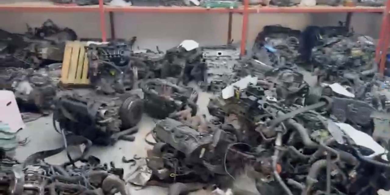 Samsun'da kaçakçılık operasyonu! 13 otomobil motoru ele geçirildi