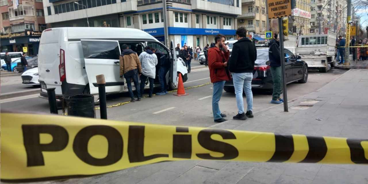 Müteahhit ve emlakçı arasındaki kavgada silahlar konuştu