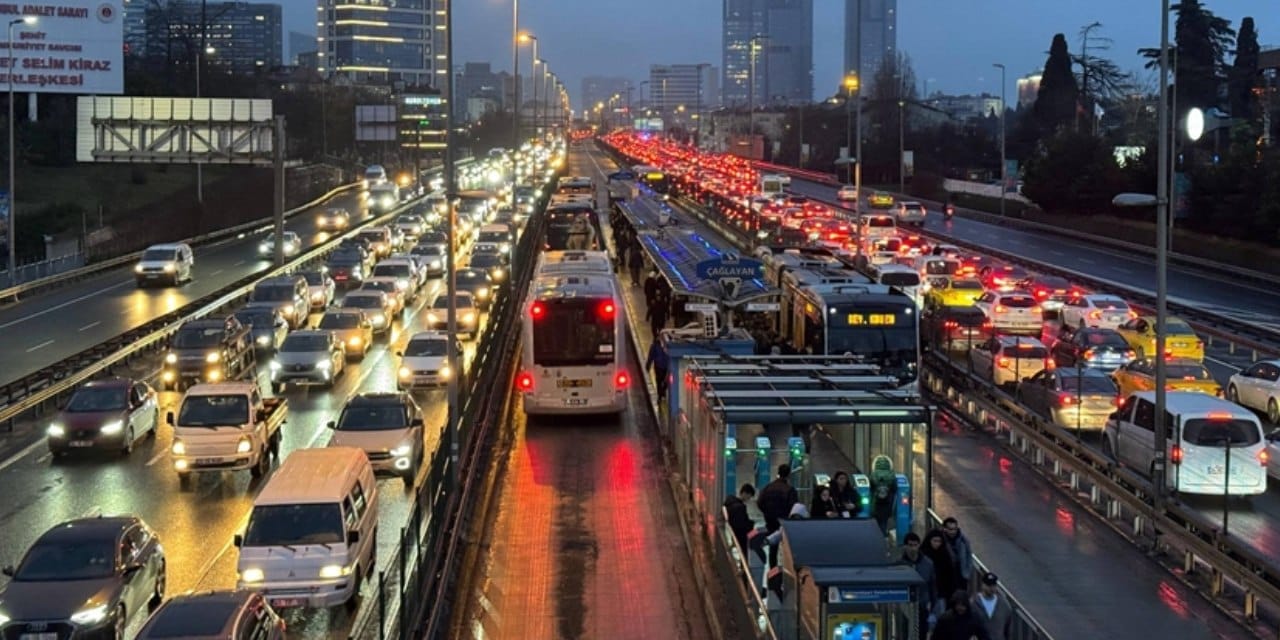 Haftanın ilk iş günü İstanbul kilit! Harita kıpkırmızı