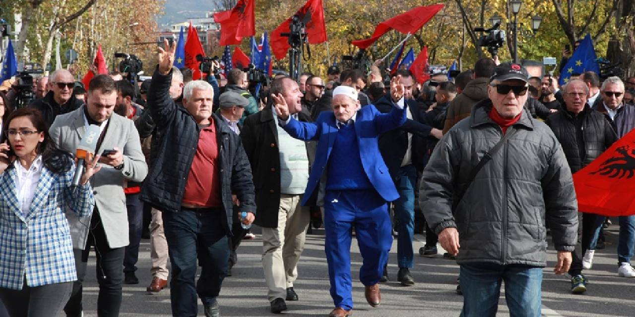 Arnavutluk’ta "Kürsü” protestosu yeniden sokakta: Hedefte hükümet var