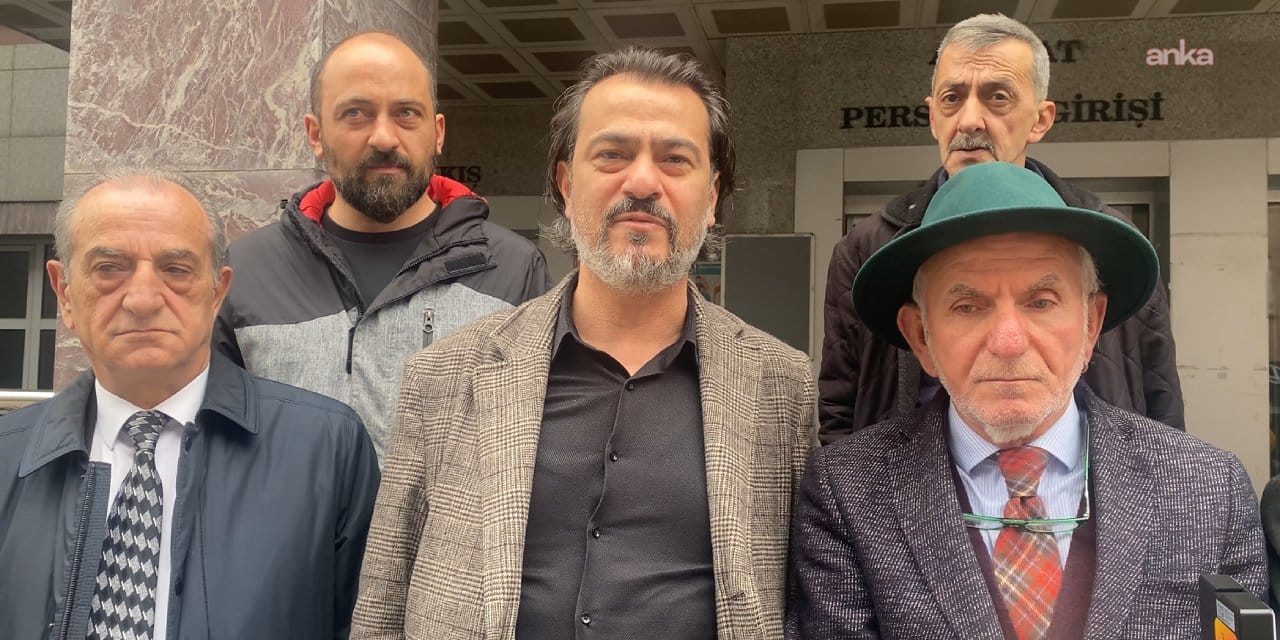 Bürokratın 'özel tuvaletini' yazan gazeteciler hakim karşısına çıktı