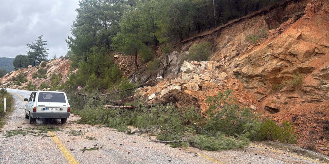 Muğla'da sağanak sonrası heyelan!
