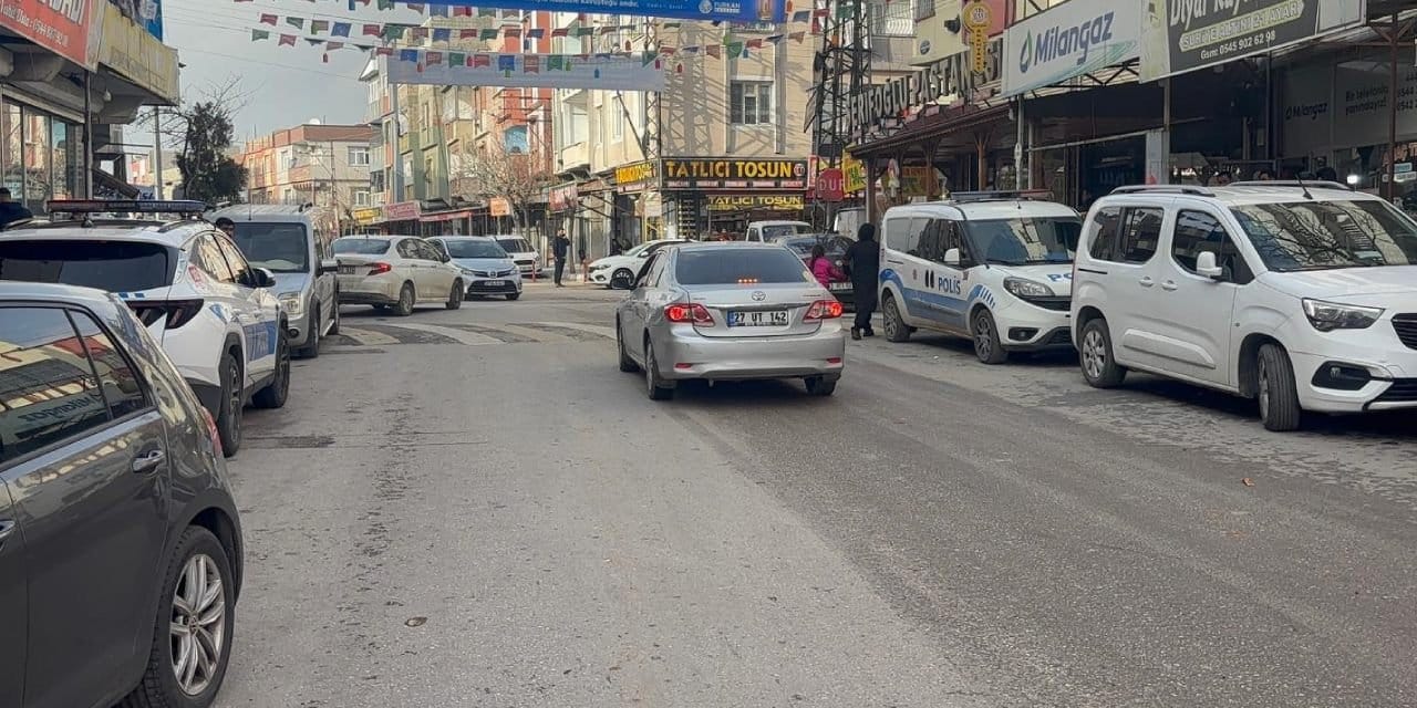 Kuyumcular soyguncuların hedefinde! Yüzde maske elde silah: 1 kilo altın çaldılar