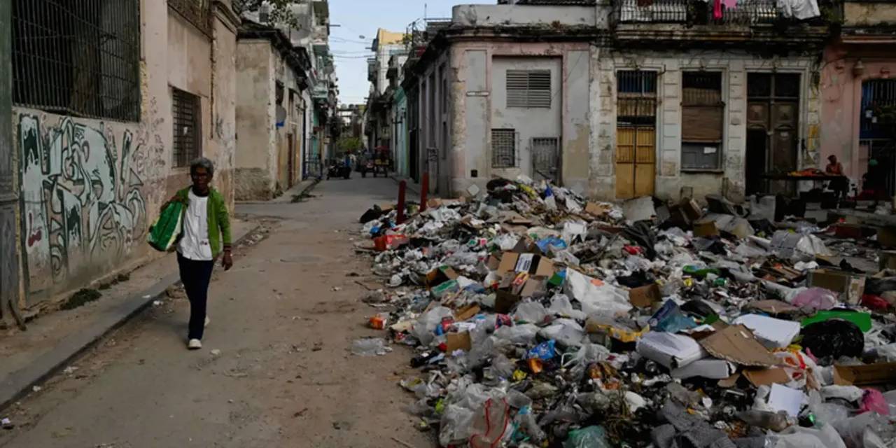 Küba karanlıkta: Yakıt krizi hayatı durma noktasına getirdi!