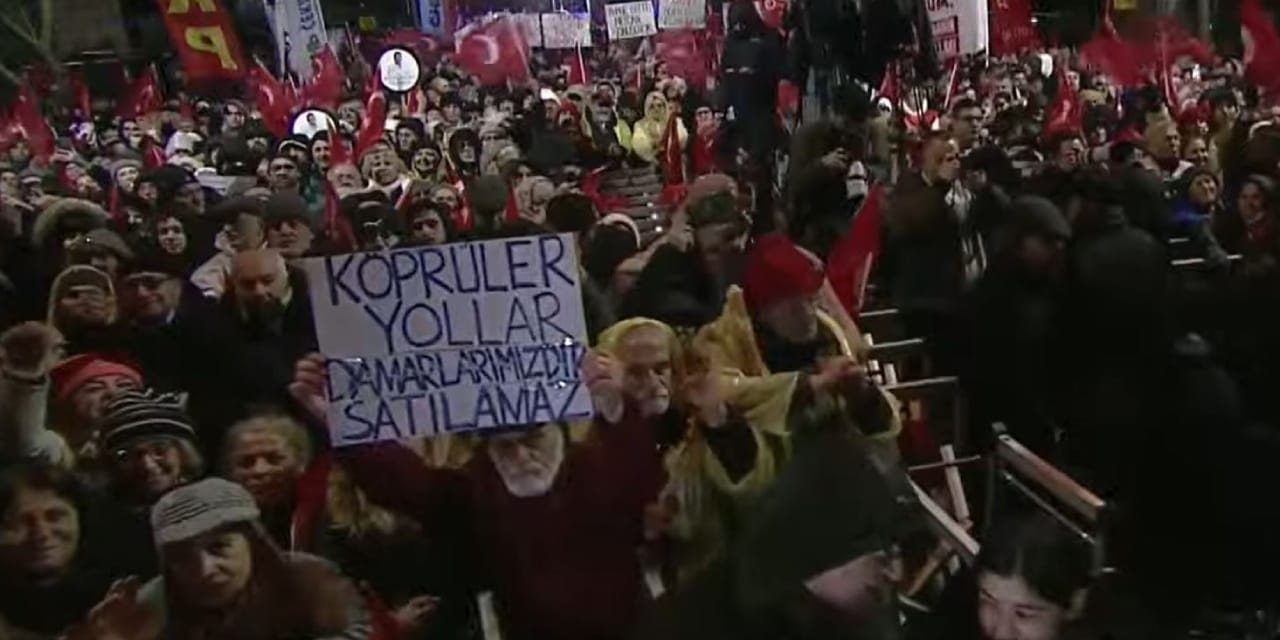 CHP'nin İstanbul'daki son adresi Ataşehir! Dondurucu soğuğa aldırmayan yurttaşlar meydana akın etti