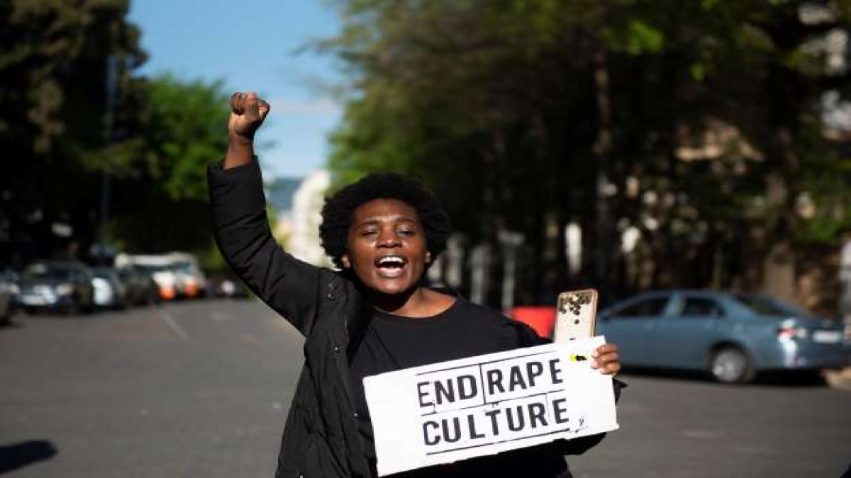 Güney Afrika'daki kadınlar şiddete ve tecavüze karşı ayağa kalktı
