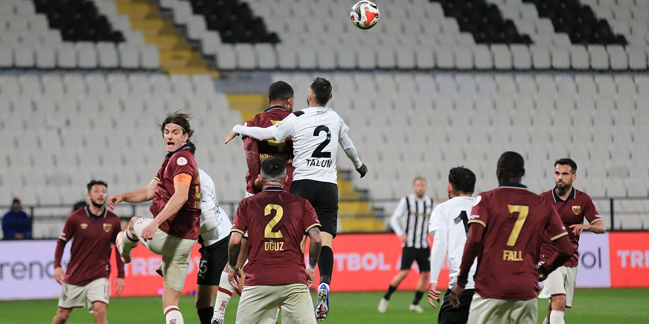 Teknik direktör gittikten sonra anca toparladılar: 2 gol geriden gelip kazandılar