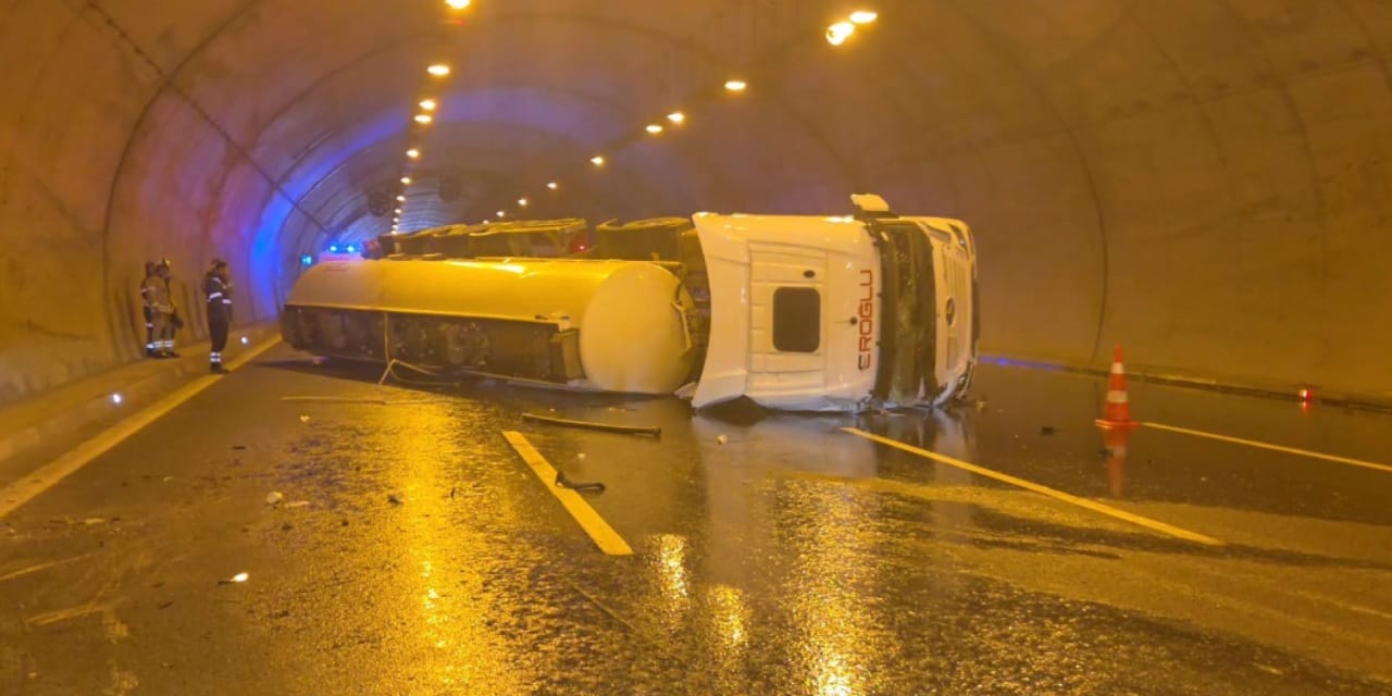 Çatalca Tünelinde hammadde taşıyan tanker devrildi!