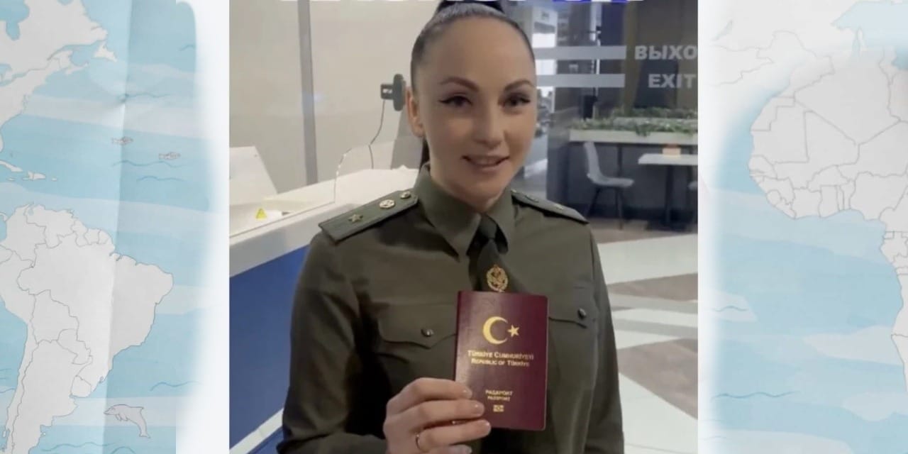 Türk pasaportunu UV ışığına tutan Belaruslu polis şaşkına döndü