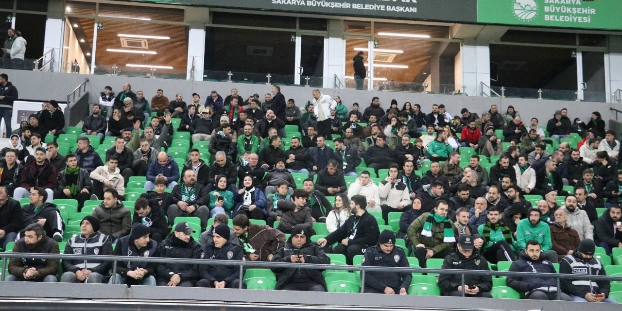 "İyi sinyaller veriyoruz" diye diye takımı sondan 3. sıraya indirdi sonunda taraftar isyan etti