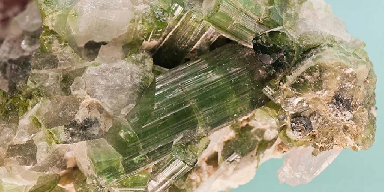 Sadece Türkiye'deki 1 ilden çıkarılıyor ışığa göre renk değiştiriyor: Elmastan 10 bin kat değerli