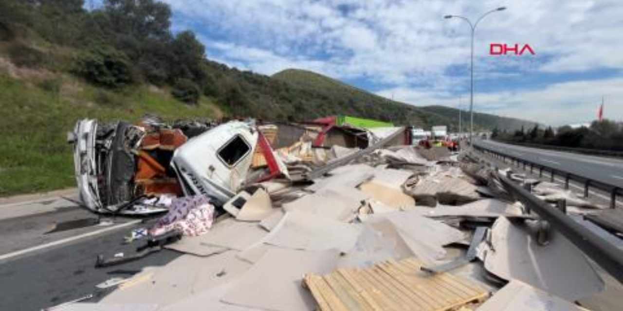 TEM'de trafik kazası! İstanbul yönü ulaşıma kapandı