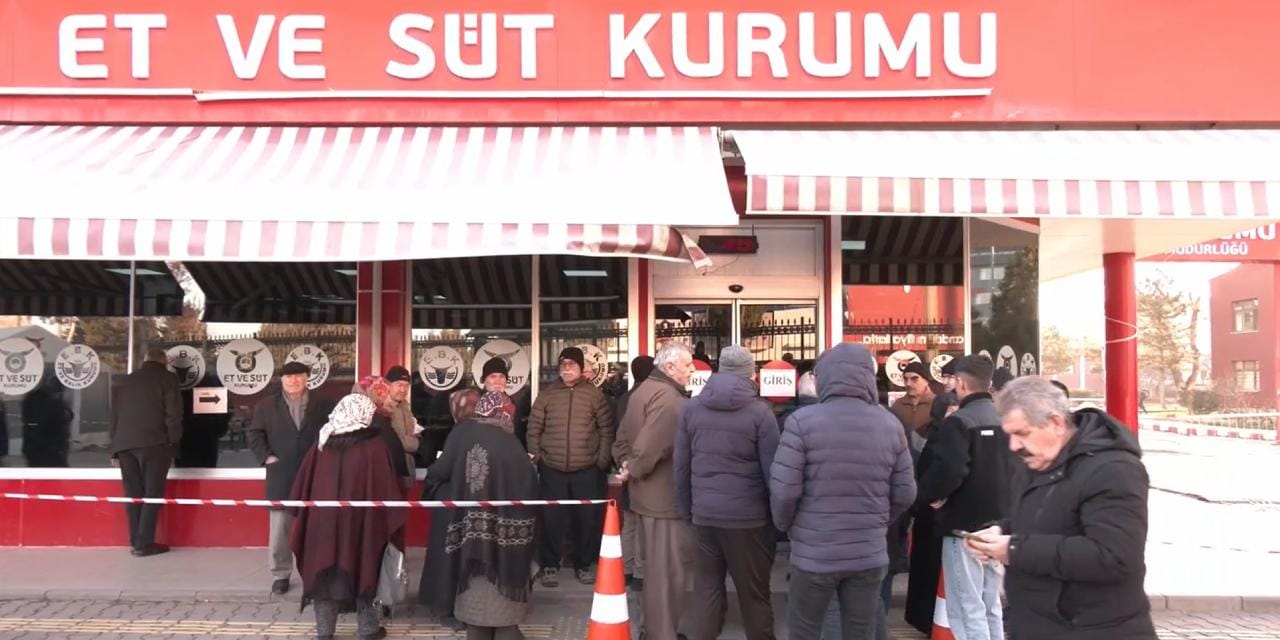 En doğru soruyu ucuz et kuyruğunda beklerken sordu