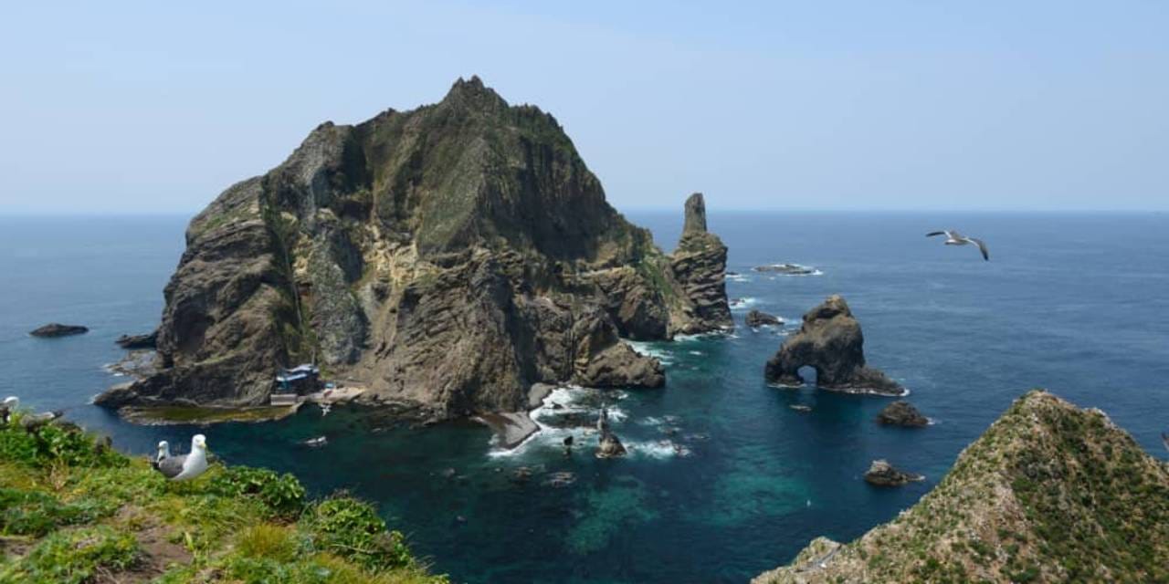 Güney Kore ve Japonya 0,2 kilometrekarelik adacıklar için karşı karşıya geldi!