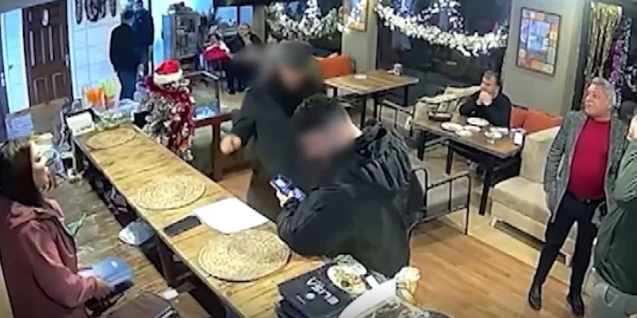 Polis kafe basıp esnafı tehdit etti iddiası! "Racon bileceksiniz"