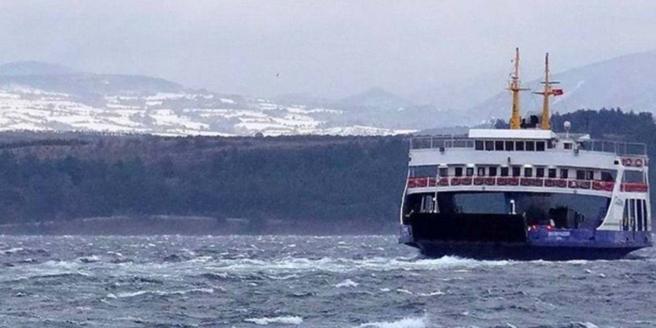 Çanakkale'de feribot seferlerine fırtına engeli